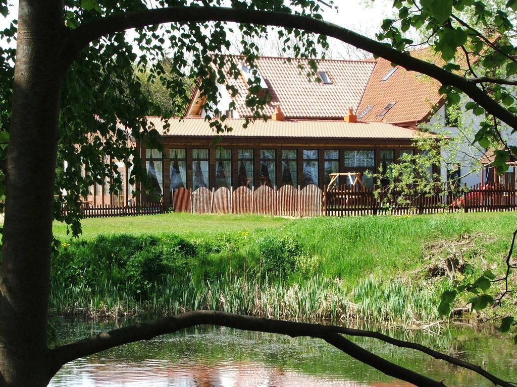 Pawlakowa Zagroda Hotel Grabiny-Zameczek Екстериор снимка