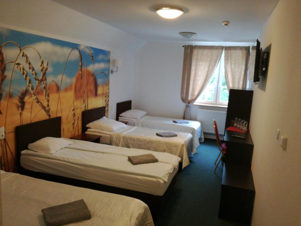 Pawlakowa Zagroda Hotel Grabiny-Zameczek Екстериор снимка